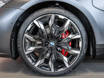 BMW 550 e xDrive M Sport Pro 21