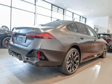 BMW 550 e xDrive M Sport Pro 21