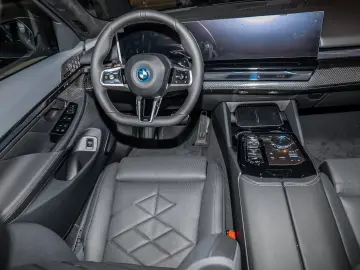 BMW 550 e xDrive M Sport Pro 21