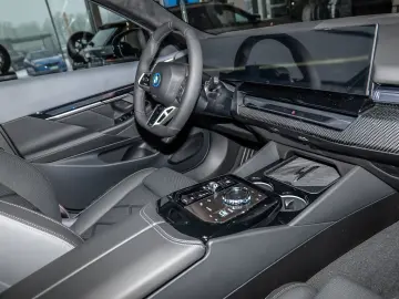 BMW 550 e xDrive M Sport Pro 21