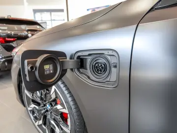 BMW 550 e xDrive M Sport Pro 21