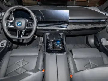 BMW 550 e xDrive M Sport Pro 21