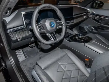 BMW 550 e xDrive M Sport Pro 21