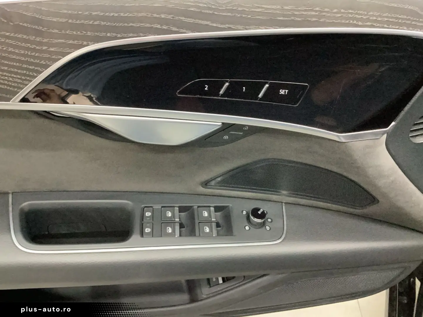 AUDI A8 60 TFSIe Q LANG MATRIX PANO TV STDHZG