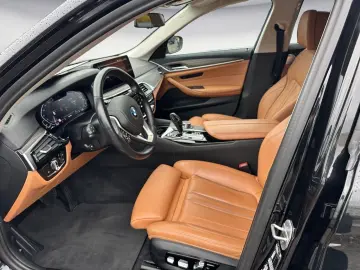 BMW 530e xDrive Massage Hud Laser AmbientL