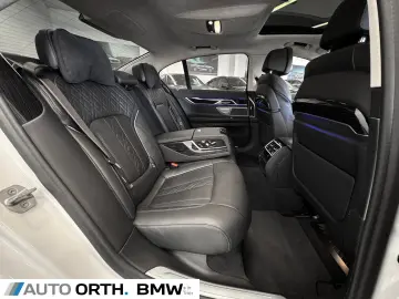 BMW 730d xDrive M-SPORT