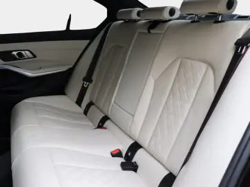 BMW 330e xDrive Limousine M Sport