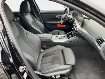 BMW 330e xDrive M Sport