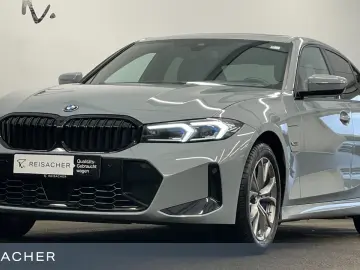 BMW 330e A xDrive Lim M-Sport AHK LCPro HUD ACC RFK