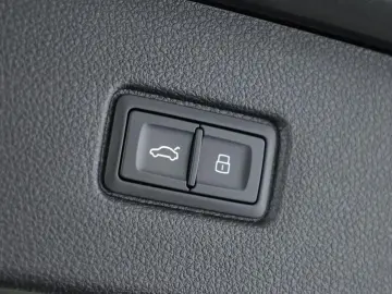 AUDI Q7 50 TDI FL S line Sport 7S Matrix Pano B&O AHK