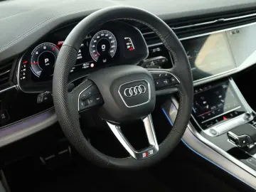 AUDI Q7 50 TDI FL S line Sport 7S Matrix Pano B&O AHK