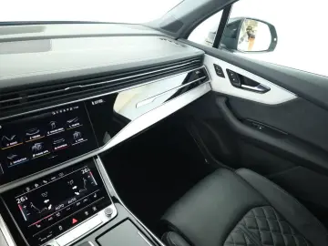 AUDI Q7 50 TDI FL S line Sport 7S Matrix Pano B&O AHK