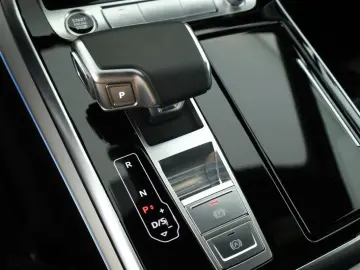 AUDI Q7 50 TDI FL S line Sport 7S Matrix Pano B&O AHK