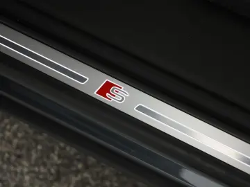 AUDI Q7 50 TDI FL S line Sport 7S Matrix Pano B&O AHK