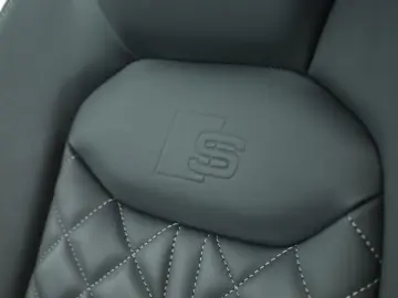 AUDI Q7 50 TDI FL S line Sport 7S Matrix Pano B&O AHK