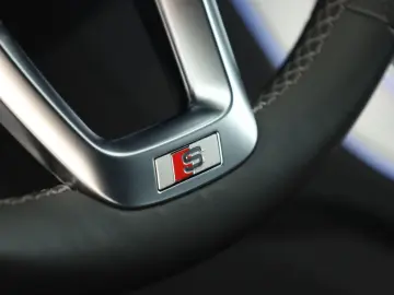 AUDI Q7 50 TDI FL S line Sport 7S Matrix Pano B&O AHK