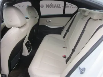 BMW 330e xDrive M SPORT PRO