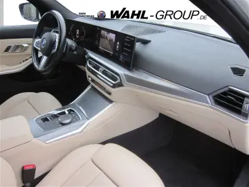 BMW 330e xDrive M SPORT PRO