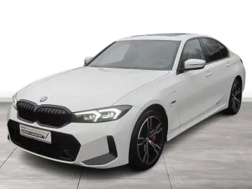 BMW 330e xDrive M SPORT PRO