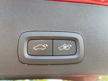 VOLVO XC 40 B4 AWD Plus Dark