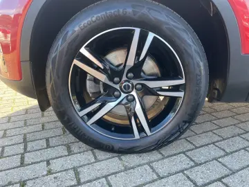 VOLVO XC 40 B4 AWD Plus Dark