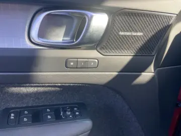 VOLVO XC 40 B4 AWD Plus Dark