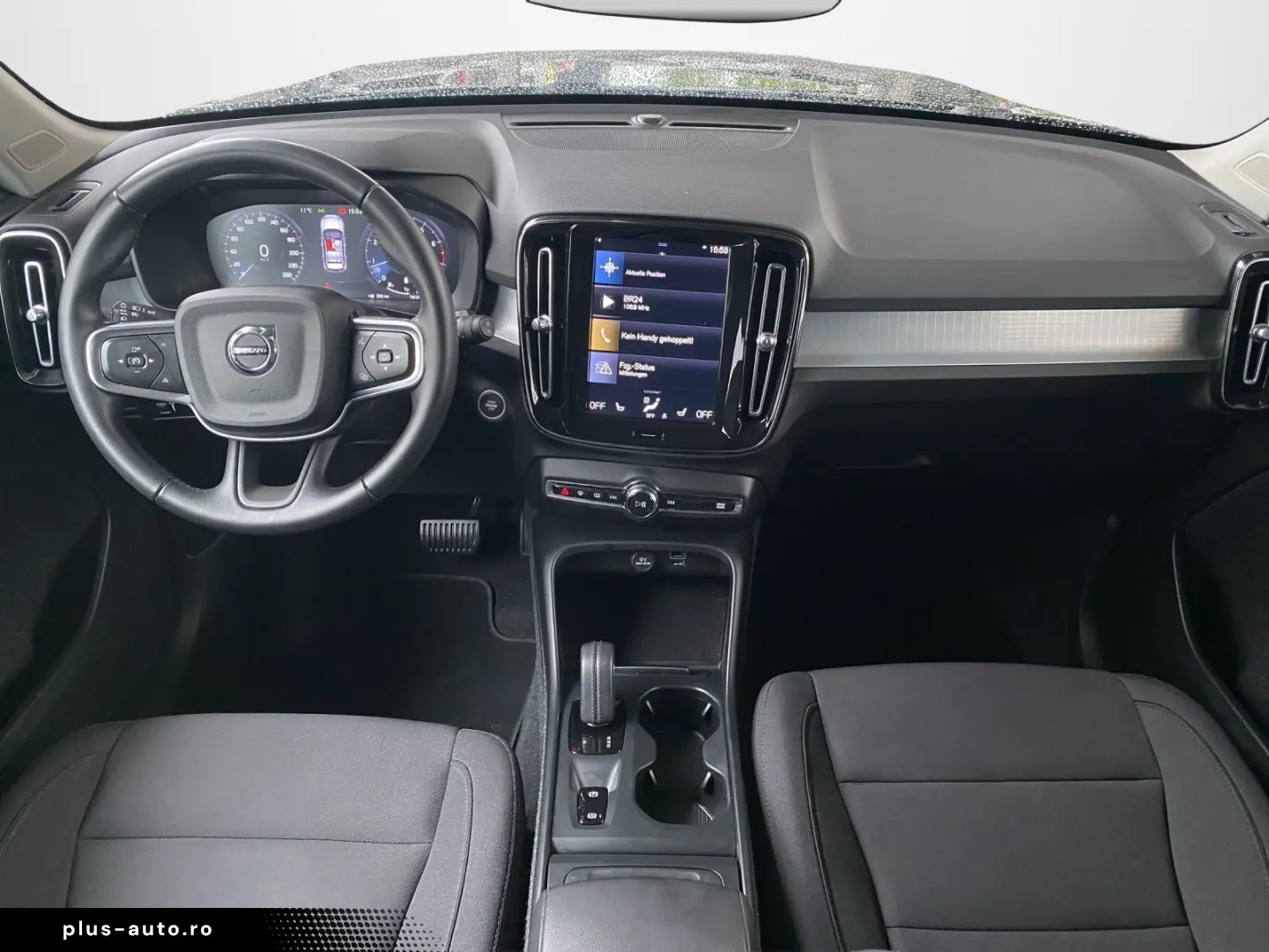 VOLVO XC40 Momentum Pro