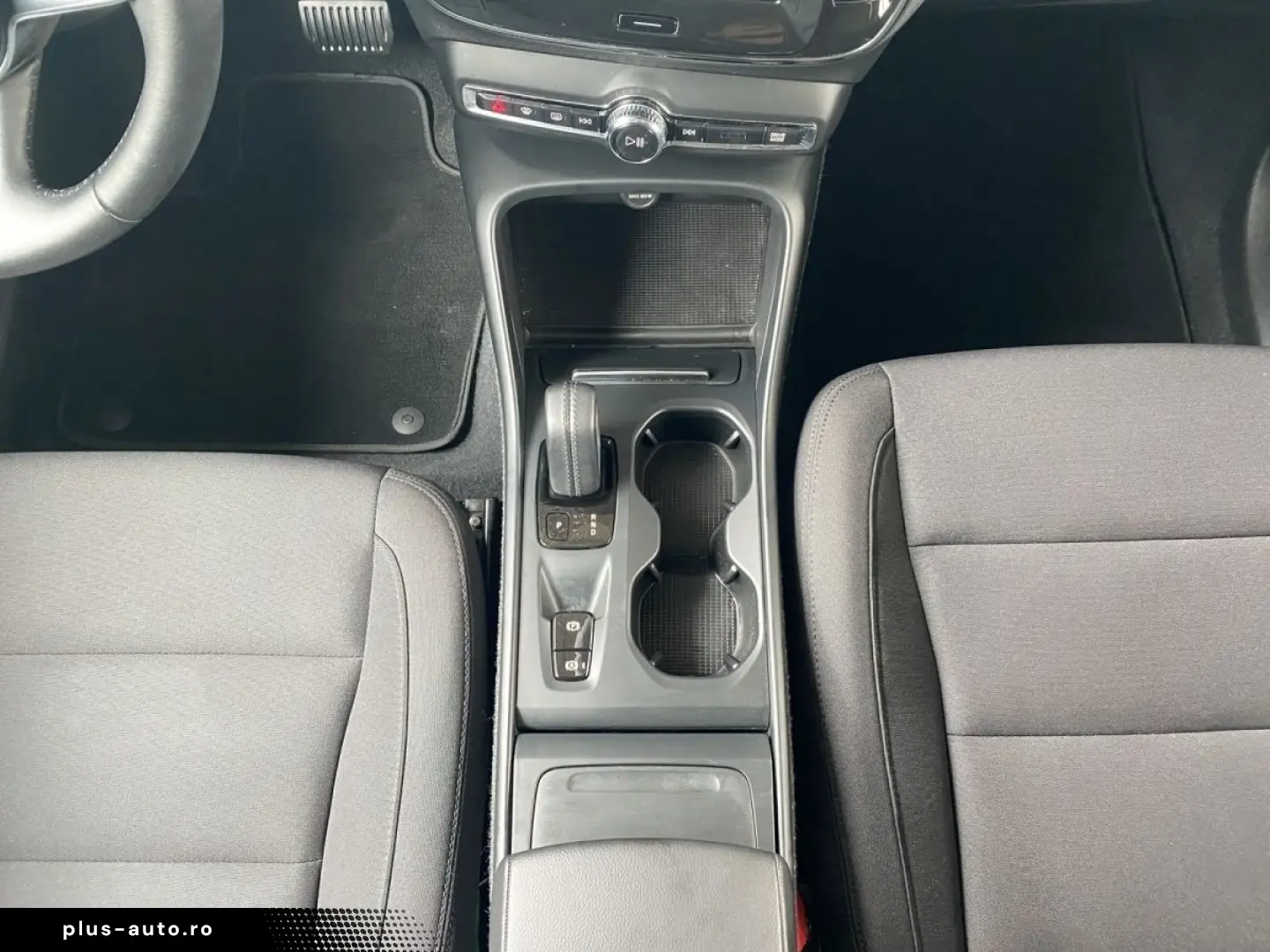 VOLVO XC40 Momentum Pro