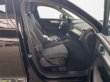 VOLVO XC40 Momentum Pro