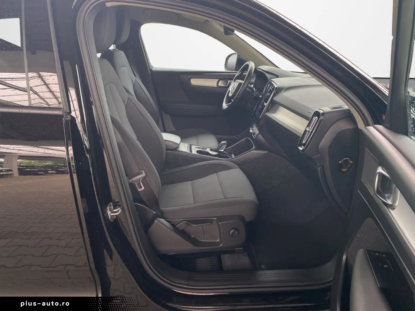 VOLVO XC40 Momentum Pro