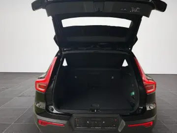 VOLVO XC40 Momentum Pro