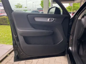 VOLVO XC40 Momentum Pro