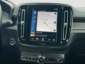 VOLVO XC40 B5 R-Design