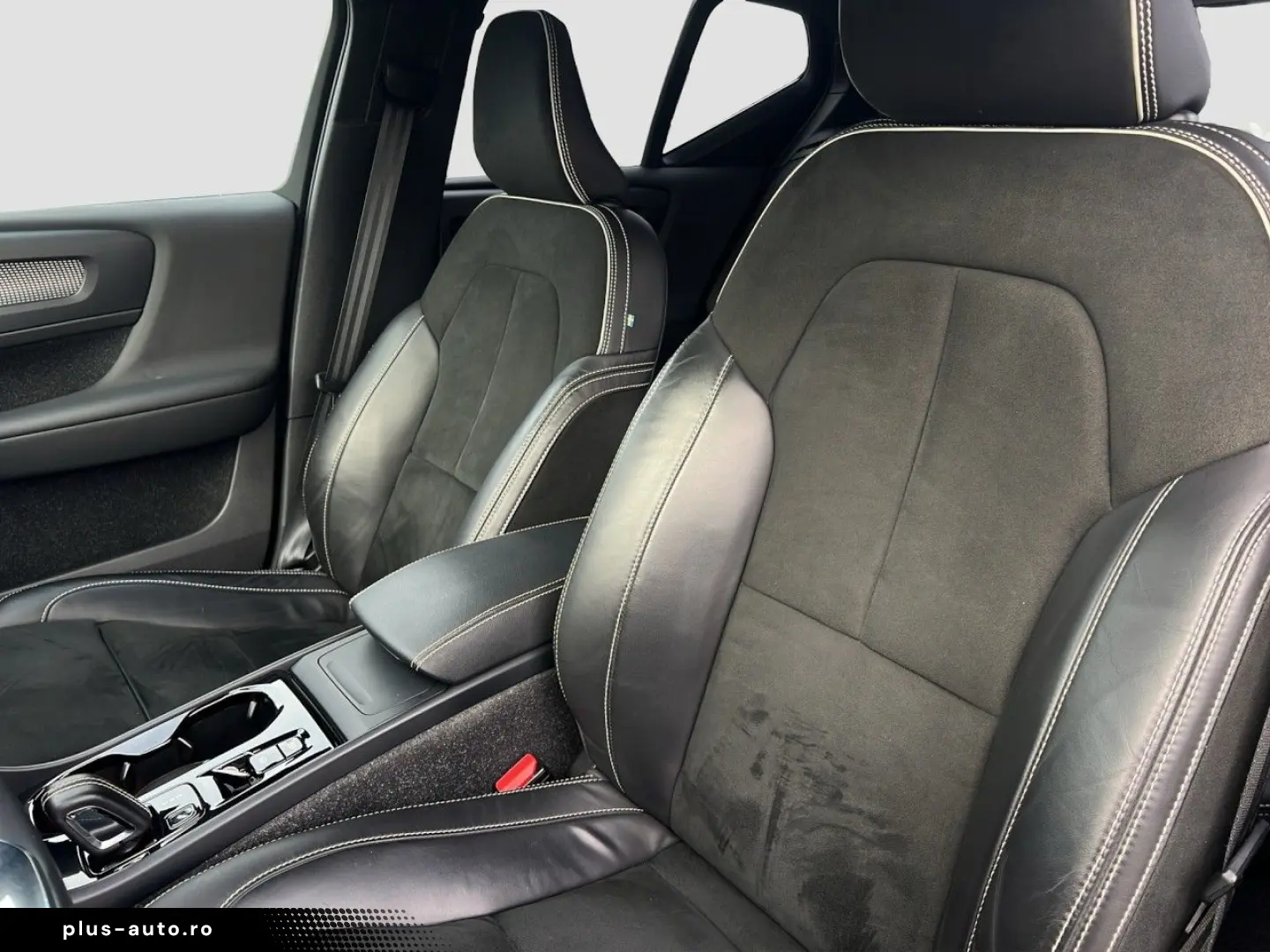 VOLVO XC40 B5 R-Design