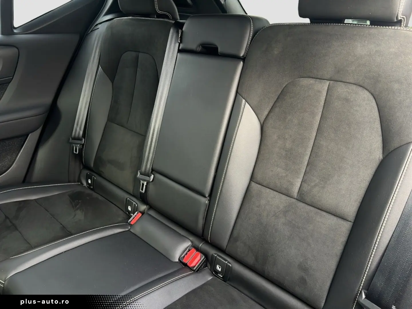 VOLVO XC40 B5 R-Design