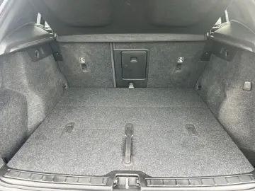 VOLVO XC40 B5 R-Design