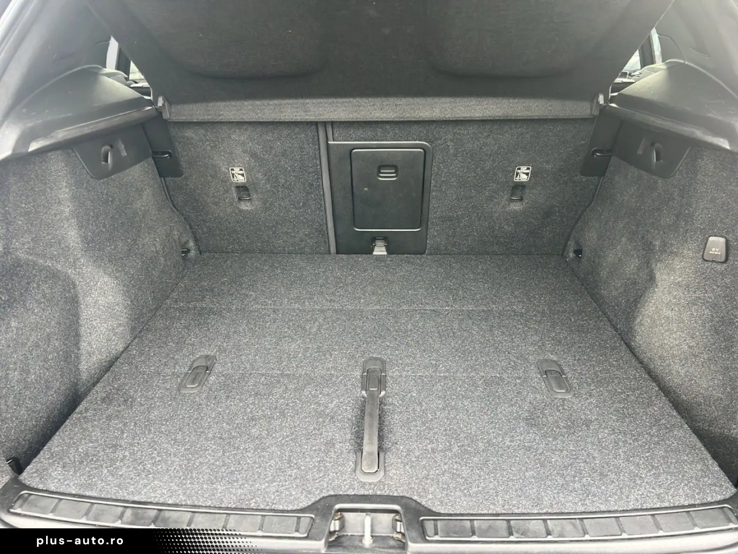 VOLVO XC40 B5 R-Design