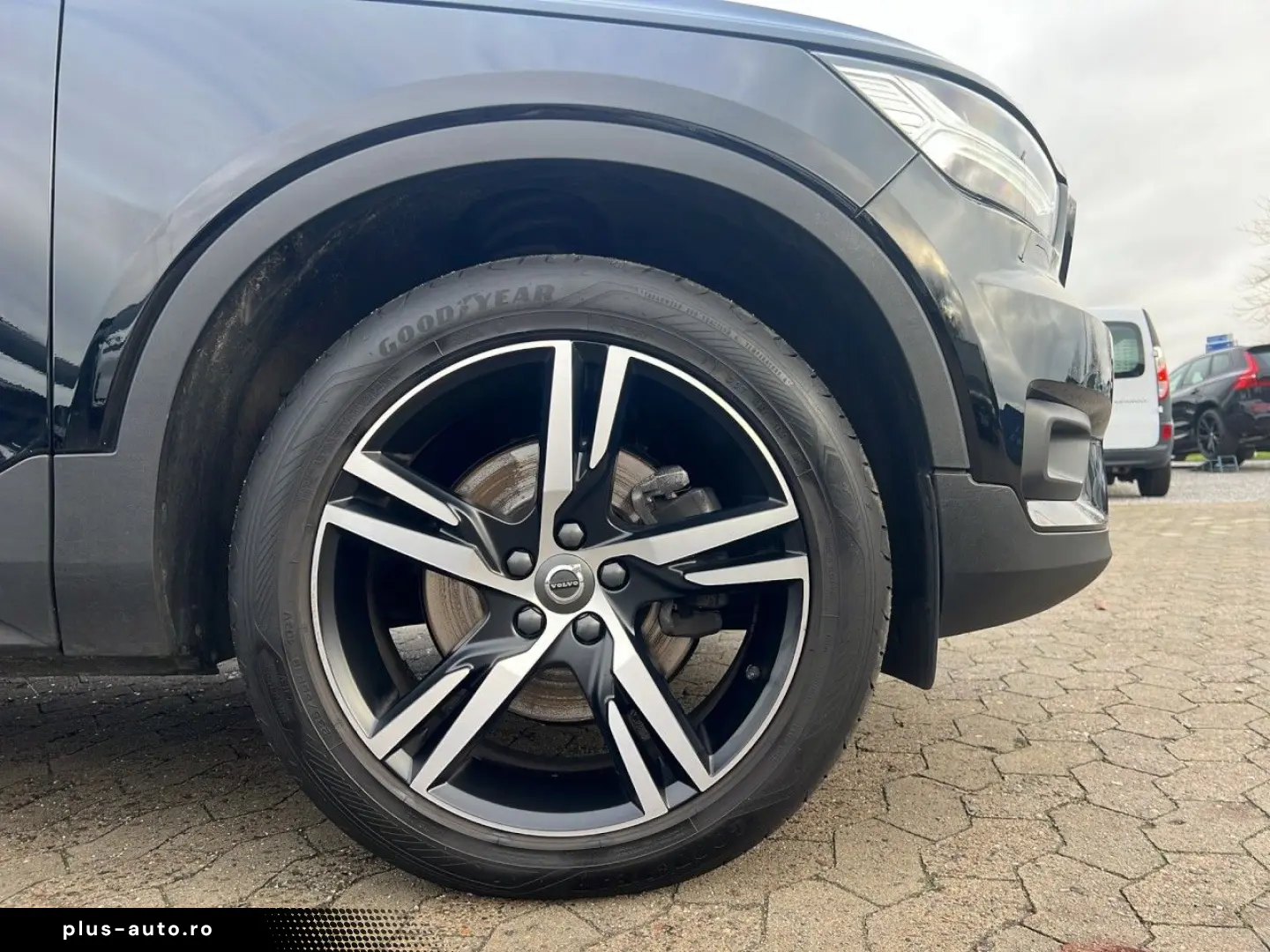 VOLVO XC40 B5 R-Design