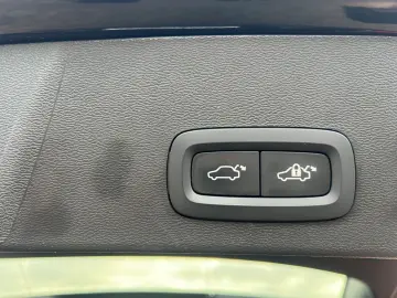 VOLVO XC40 B5 R-Design