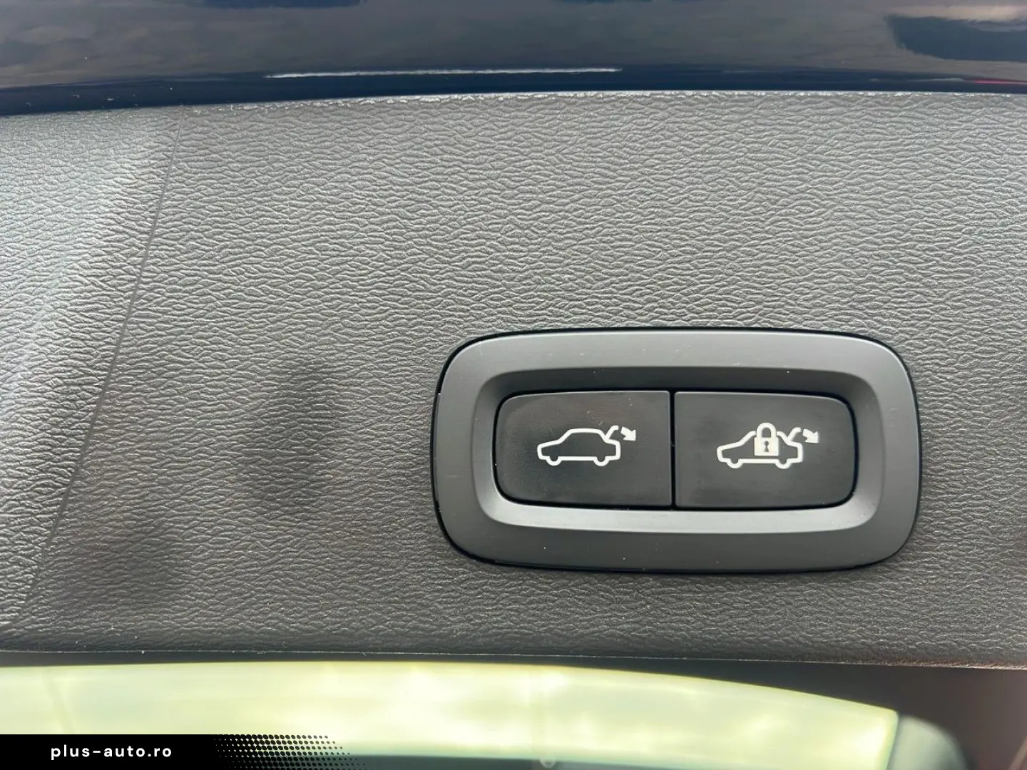 VOLVO XC40 B5 R-Design