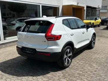 VOLVO XC40 B5 Ultimate Dark AWD