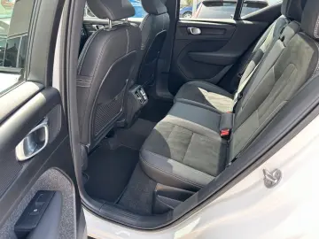 VOLVO XC40 B5 Ultimate Dark AWD