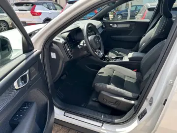 VOLVO XC40 B5 Ultimate Dark AWD