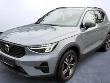 VOLVO XC40 B4 AWD Plus Dark