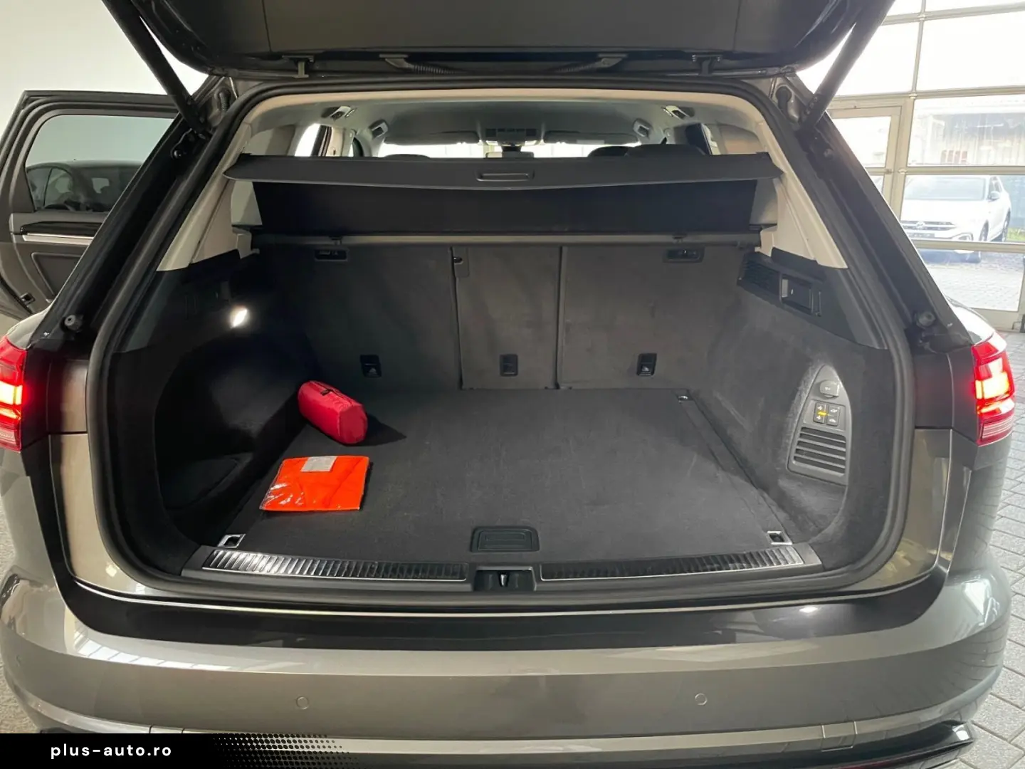 VW Touareg Elegance 3.0TDI  R-LINE AHK LUFT