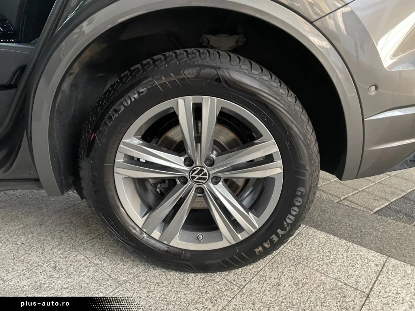 VW Touareg Elegance 3.0TDI  R-LINE AHK LUFT