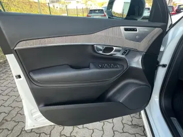 VOLVO XC90 T8 AWD Ultimate Dark