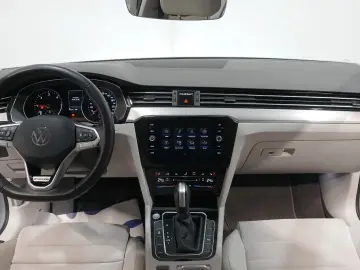 VW Passat Variant Elegance 4Motion ACC MATRIX AHK