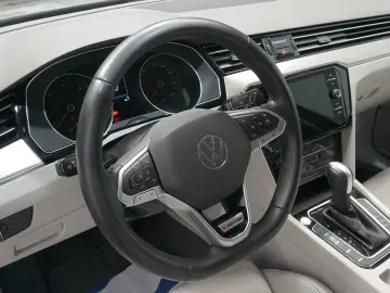 VW Passat Variant Elegance 4Motion ACC MATRIX AHK