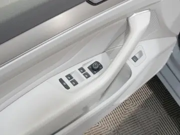 VW Passat Variant Elegance 4Motion ACC MATRIX AHK